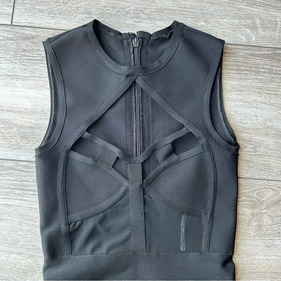 Miss Circle Lace Cut Out Front Bodycon Dress - Picture 2 of 10